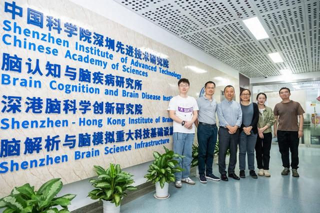 中国科学院深圳先进技术研究院路中华、戴辑、鲍进团队。图片来源：中国科学院深圳先进技术研究院