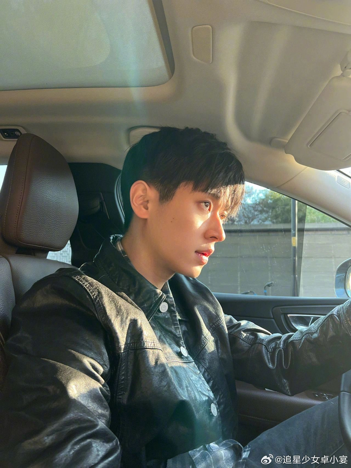 马上就能看到了,咱磊子哥长得这么帅就算了……_新浪新闻