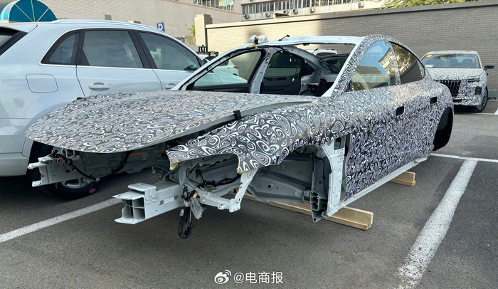 小米汽车车身又被曝光,合伙人胡峥楠疑似回应:要不也直接开卖吧__财经