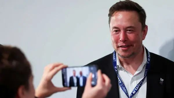 马斯克在AI安全峰会期间提出，建立一个第三方裁判。