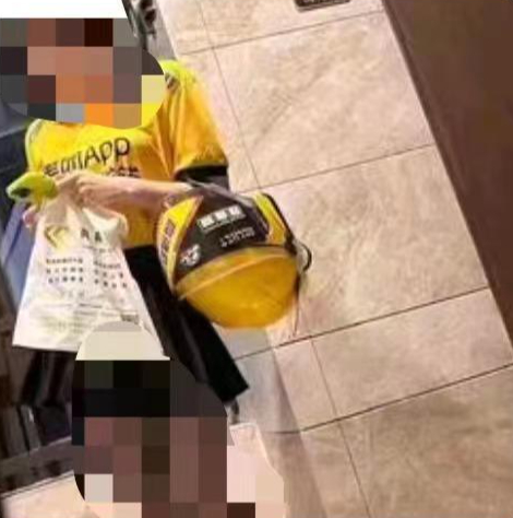 网传“配送员”