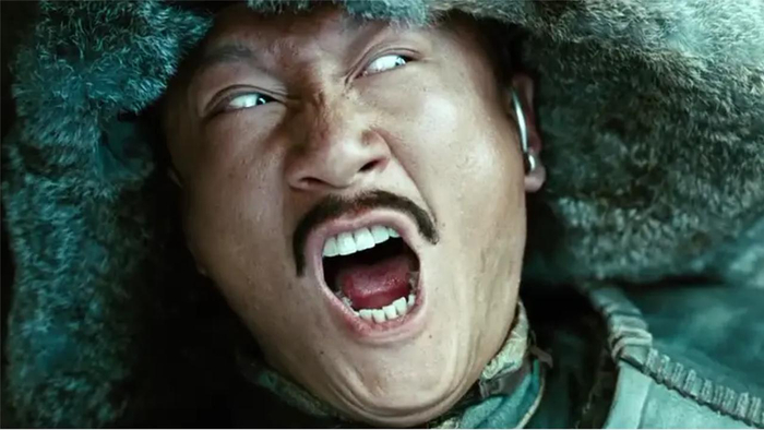看看孙红雷饰演的札木合,还有日本人饰演的成吉思汗,场面够壮观