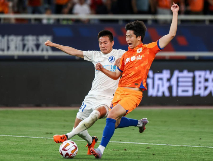 帽子戏法胡靖航8分钟进2球山东泰山暂40河南队