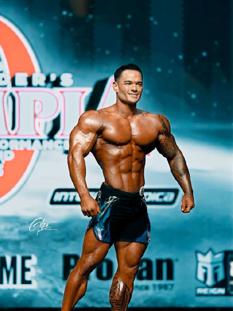 男子健体jeremybuendia个人造型展示