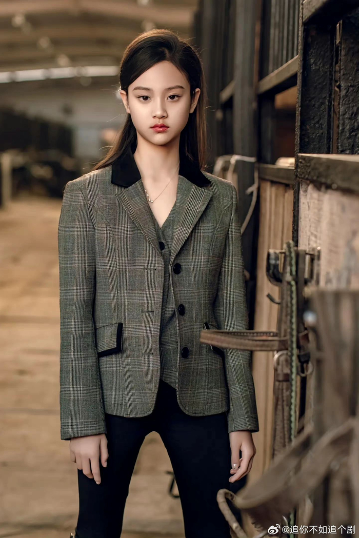 看完甜馨的写真,更期待她长大的样子了!表现力真的不错!