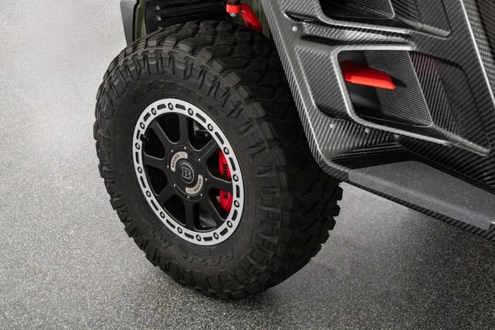 仅售687w!公鸭drake晒出「巴博斯」定制新车!