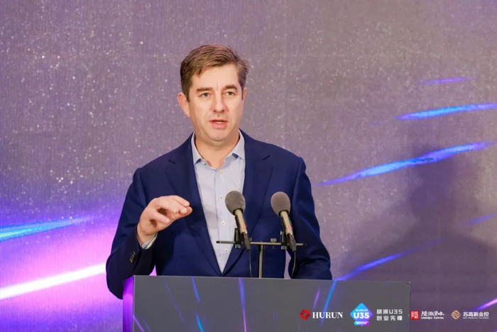 ▲胡润百富董事长兼首席调研官胡润致辞
