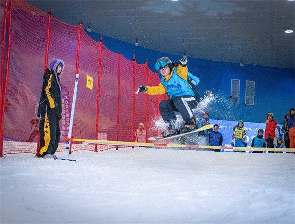 点燃激情逐梦冰雪湘江欢乐城第二届冰雪旅游节滑雪比赛圆满落幕
