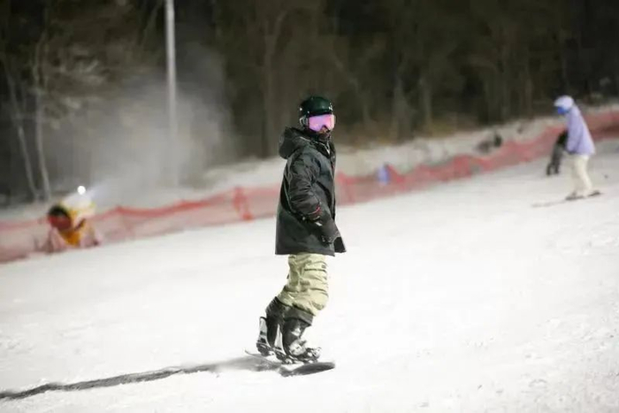 温泉极乐汤冰雪运动康复中心极乐汤配有颇具人气的露天风吕,按摩风吕