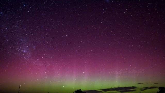 西澳大利亚巴瑟尔顿的南极光摄于昨晚到今晨