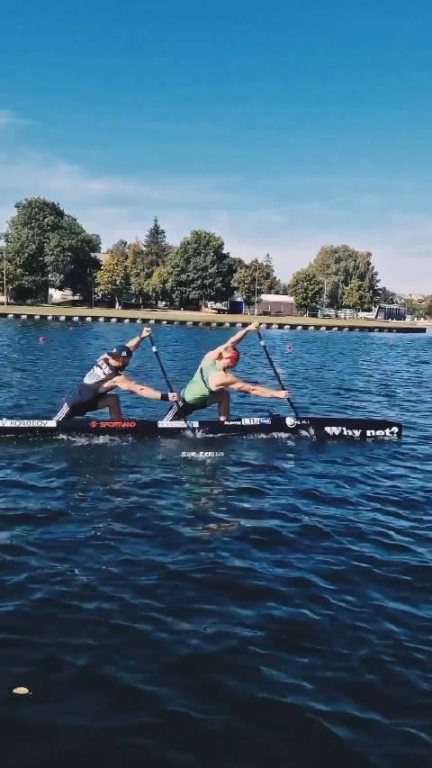 男子双人划艇__财经头条