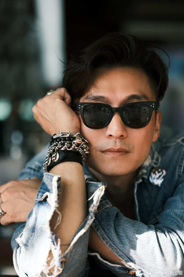 tvb视帝深圳开工获粉丝要求合照无回应,网民说法不一|陈山聪|tvb|视帝