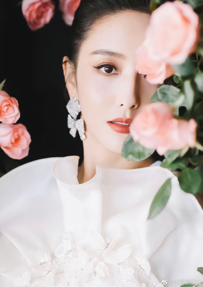 蒋欣 代斯哈妮克孜 麦迪娜迪丽热巴 佟丽娅女娲毕设 古力娜扎