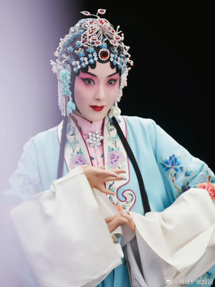 不愧是"中戏两百年一遇"的大青衣|中戏|青衣|曾黎_新浪新闻