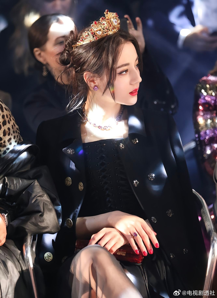 蒋欣 代斯哈妮克孜 麦迪娜迪丽热巴 佟丽娅女娲毕设 古力娜扎