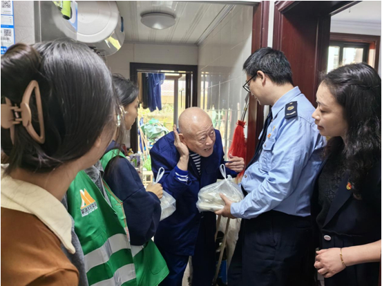 南通虹西社区开展立冬饺子幸福味邻里飘香暖人心志愿服务活动