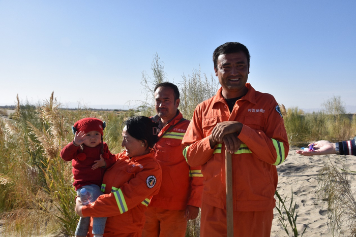 阿瓦提县林业和草原局的护林员们。崔赫翾/摄