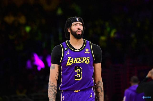 戴维斯出战25分钟拿到9分6板4助|戴维斯|湖人|罚球_新浪新闻