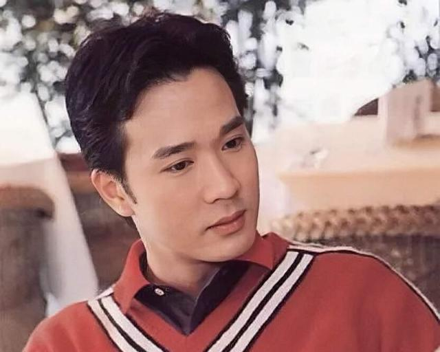 卢庆辉当年凭借帅气的外形,高挑健硕的身材,确实星途一片光明.