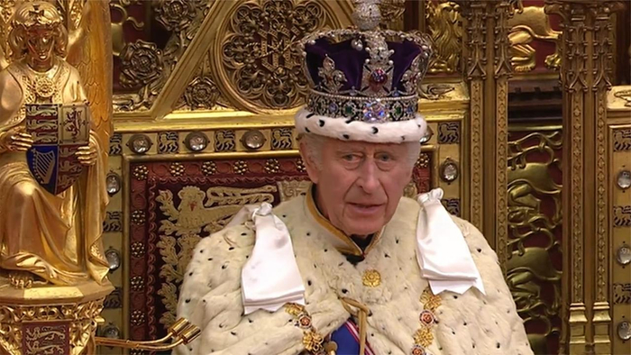 查尔斯三世在议会开幕式发表国王演讲,系英国70年第一次