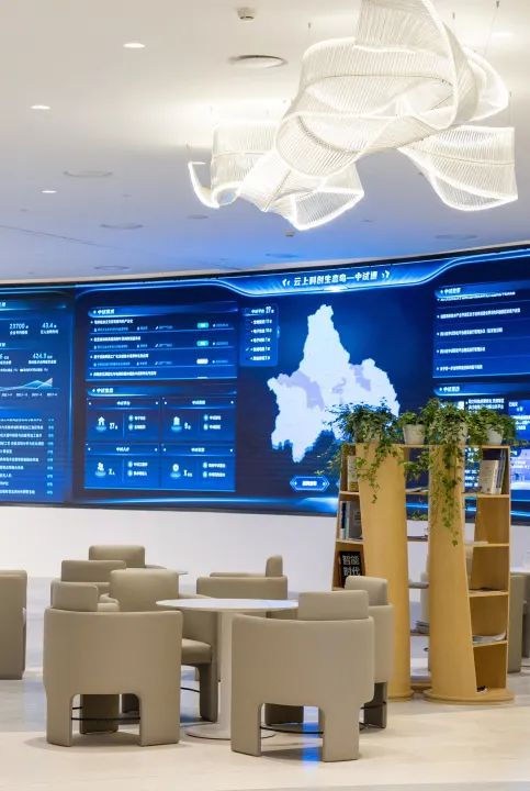 成都科创生态岛1号馆一楼科技服务区共分为科技政务,知识产权,科技