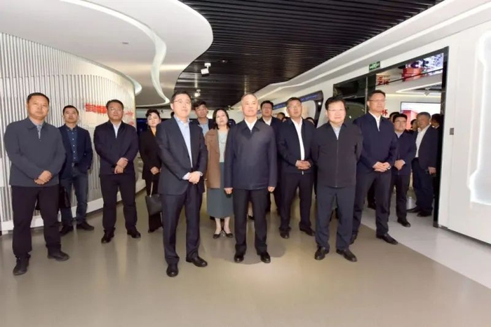 省援疆指挥部党委书记,指挥长骆梅英,地委委员,库车市委书记王鲁军