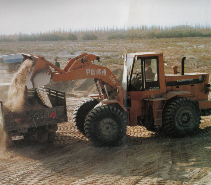 1993年，柯柯牙改良土壤场景。图片来源：阿克苏地区林草局