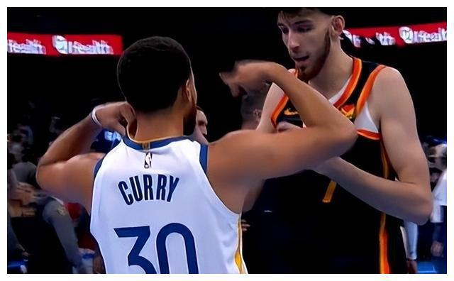 格林被罚肘击霍姆格伦?|雷霆|勇士|库里_新浪新闻