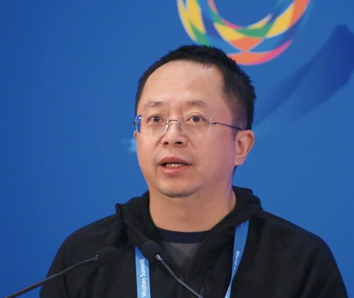 周鸿祎回应被大学生拦住投简历,非常欢迎专业人才加入|简历|周鸿祎