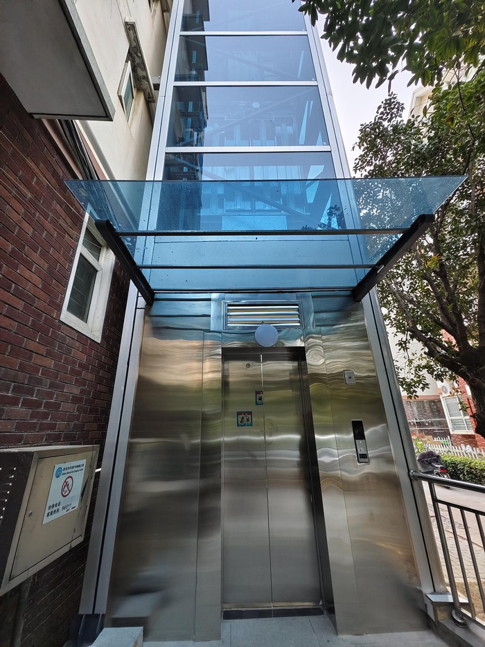 但加装电梯仍是老旧小区改造中群众反映强烈的难点问题