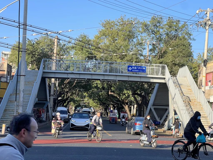 北京这些过街天桥的设计让市民直摇头