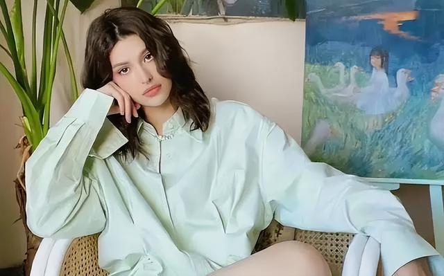 卡琳娜抱着仲尼遗体画面曝光,朋友透露她情绪极不稳定需打镇静剂