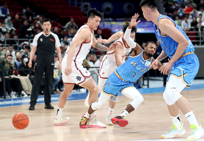 篮球——cba常规赛:北京北汽对阵南京头排苏酒|篮球|北京|张晨_新浪