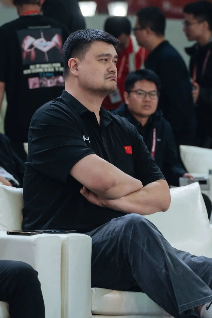 姚明现场观看FIBA3×3世界巡回大师赛无锡站比赛。