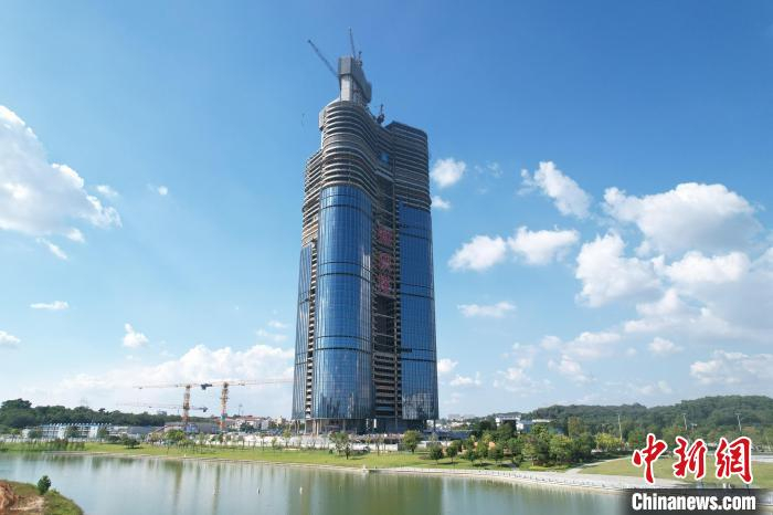 高达302米 中新广州知识城"知识塔"封顶|广州市|塔楼_新浪新闻