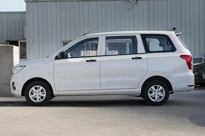 图 / 五菱宏光S，售价4.45万元-5.85万元