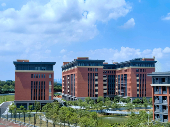 研讨会暨广州医科大学建校65周年"院士论坛"当天在该校番禺校区开幕