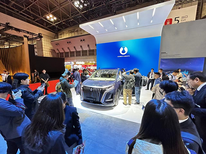 图 / 腾势D9在东京车展上（比亚迪汽车微信公众号）
