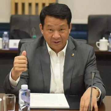 据公开简历,周政生于1963年,历任中粮杭州美特容器有限公司副总经理