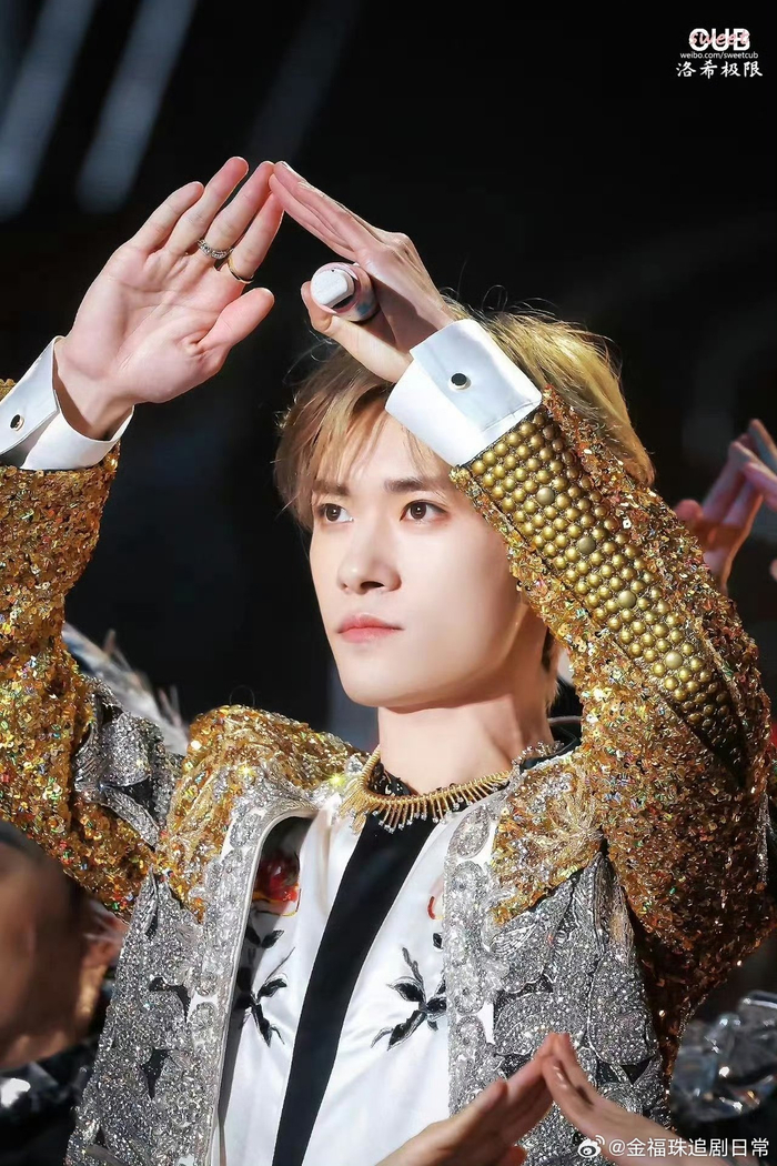 易烊千玺这两天辛苦了,已经到长沙了,这行程真的是连轴转啊|易烊千玺