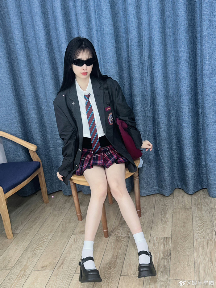 虞书欣学院风 虞书欣解锁学院风制服,真的好漂亮!_新浪新闻
