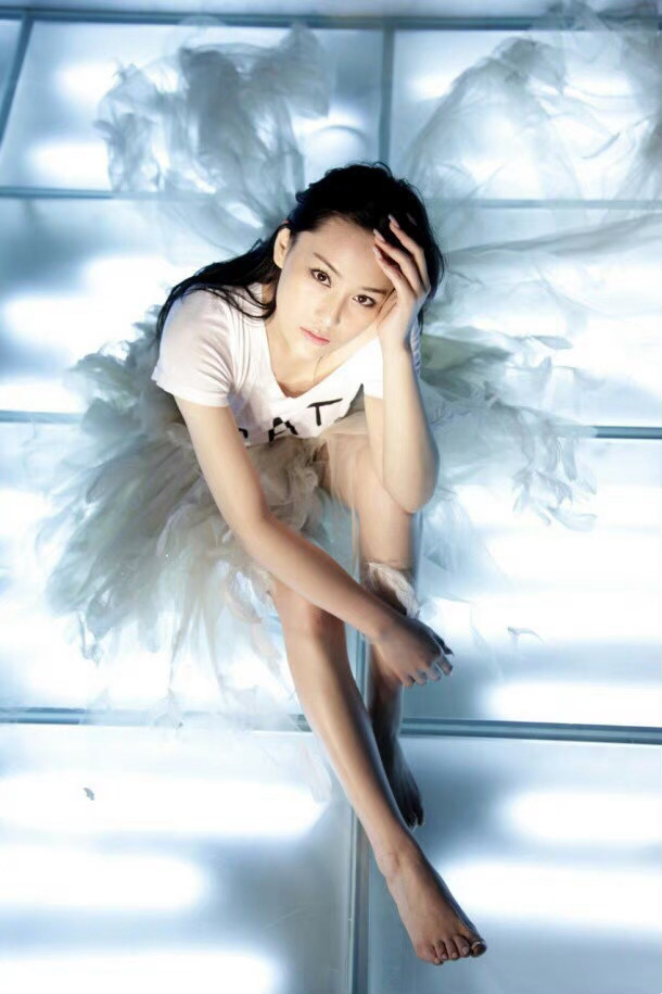 张馨予大长腿好身材图集