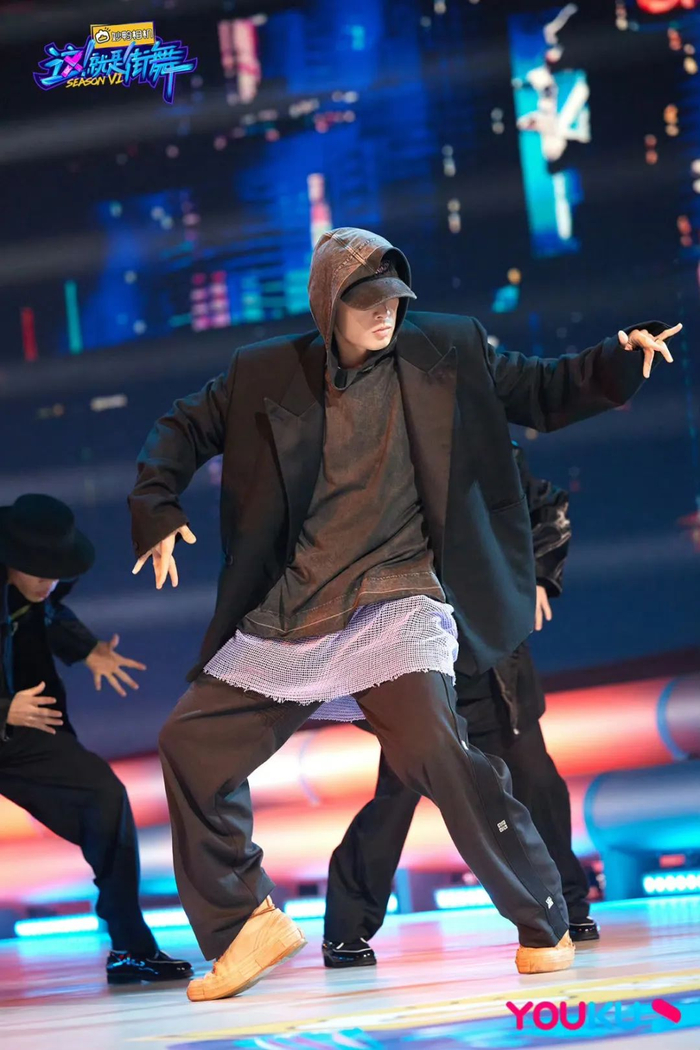 朴宰范的魅力可不是hip pop穿搭可以挡住的|穿搭|朴宰范_新浪新闻