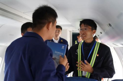 航空工业西飞民机工程技术中心苗志敏作为新舟60灭火机总设计师,带领