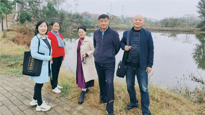 湖北团风上巴河镇凤凰琴村发展草莓产业走出一条乡村振兴之路