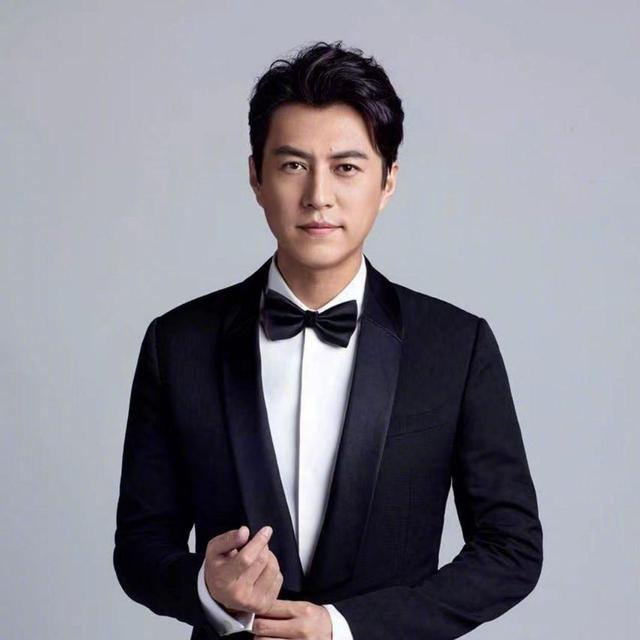 靳东回应假"靳东"事件:守住底线,事关每一个人|靳东_新浪新闻