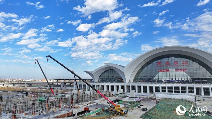 江西南昌高铁站建设忙