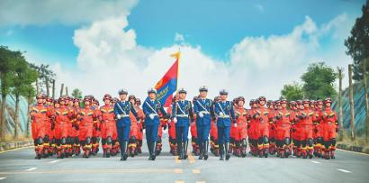 达州市消防救援支队组织开展重温消防训词活动。