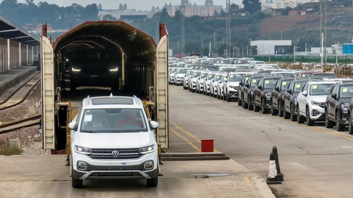 揭秘!原来铁路这样运输汽车