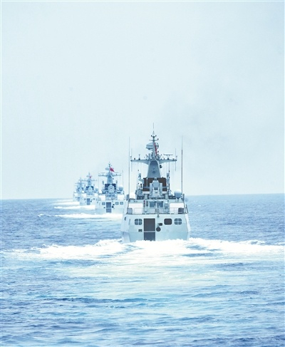 劈波斩浪鏖战海天海军某护卫舰支队实弹射击演练影像
